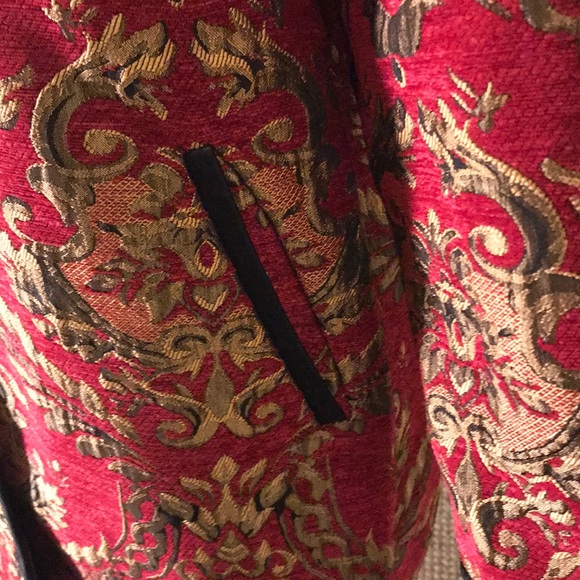 Beautiful deep red tapestry jacket - Picture 5 of 6